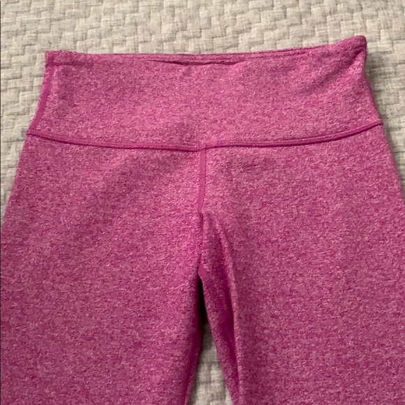 Size 4 Lululemon capri Magenta leggings - Picture 2 of 5